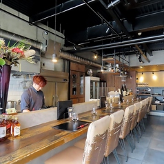 料理人のライブ感あふれる調理の様子を間近で愉しめるのが魅力です。おひとり様から少人数のグループまでご利用いただけます