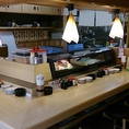 本格的に職人が握る寿司を臨場感あふれるカウンターでご堪能ください！