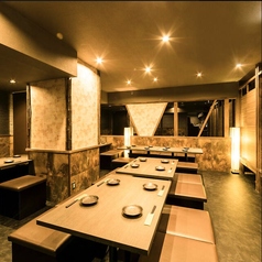 ご宴会に◎大人数でも安心!テーブル&ソファ席。人数に応じて最適なレイアウトを考えます。お気軽にご相談ください♪