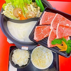 [おすすめ]A5和牛お肉とお野菜90分食べ放題です。しゃぶしゃぶもしくはすき焼きを選んで頂けます。