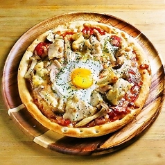 鶏ときのこのビスマルクピザ