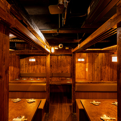 80名様向け・まとまった人数のお集りに！最大60名様までご案内可能◎堅くなり過ぎずに宴会・お食事が楽しめる空間です。会社の部署宴会や打ち上げなどにも最適な空間です！お気軽にお問合せください！