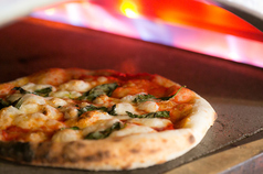 ピザ釡で焼き上げるピザがおすすめ♪