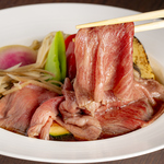 お肉と一緒に煮込んだ味のしみこんだ肉豆腐は絶品です。