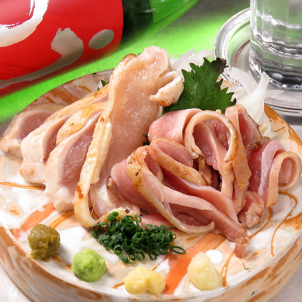 看板メニューの焼鳥に拘っているからこそ、サイドメニューまで焼鳥中心で考案。