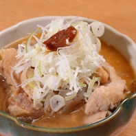 じっくり煮込んだ、旨み溢れるもつ煮込み