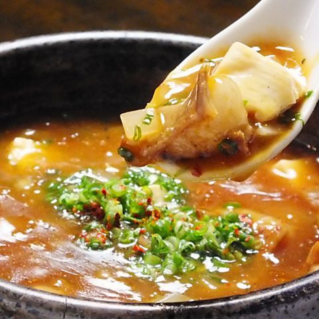 花園名物の「石焼き炙りマーボーホルモン」は絶品！一度お試しいただきたい逸品です◎