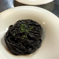 【お得なディナーセット】イカ墨のスパゲッティ