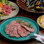 前菜6種や自慢のローストビーフを堪能できる4500円(税込)のコース！プラス料金でお得に飲み放題も◎