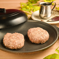 料理メニュー写真&nbsp;焼肉マニアがつくる絶品ハンバーグ　1個（卵黄付）