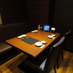 ゆったりソファー席でお寛ぎいただけます！北海道の旬な素材をおしゃれな店内な満喫！【池袋でお食事処、飲み会を実施するお店をお探しなら北海道へ】