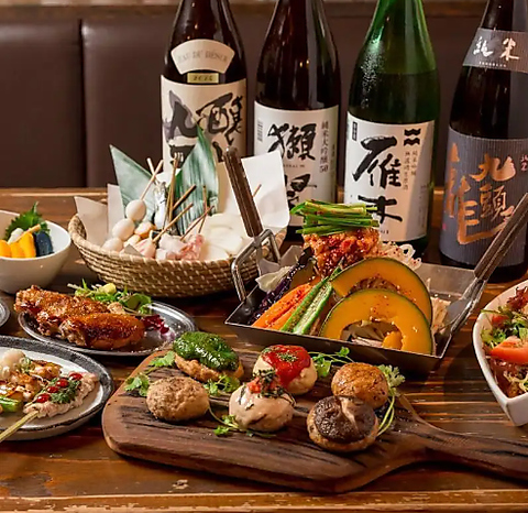 串焼きと日本酒のペアリングを楽しむ♪野菜をたっぷり使用した「ベジつくね」が人気！