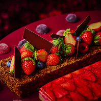 ビュッフェは和洋80種、ドリンクも充実のラインナップ♪