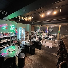 貸切は36名様まで対応可能♪ネオンがきらめくおしゃれな店内で、丸テーブルを囲みながら楽しい時間をお過ごしください◎カウンター席やテーブル席など、シーンに合わせたお席をご用意しております!お友達同士での食事会から、大人数での各種ご宴会まで幅広いシーンにぜひご利用ください◎