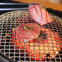 食べ応え◎！極厚でジューシーな「厚切上牛タン」