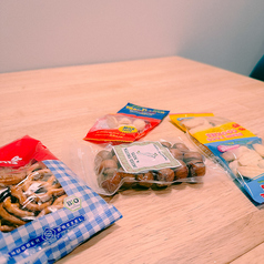 食べ物の持ち込み・中抜け(買い出し・食事)OK