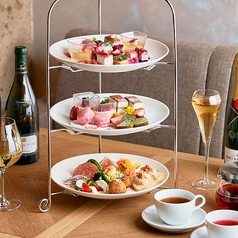 【アフタヌーンティー】フレッシュ苺や冬のドルチェとセイボリー＋ドリンク2杯の写真
