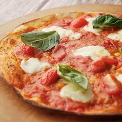 水牛モッツァレラの濃厚マルゲリータピッツァ