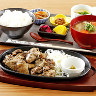 名物の「軍鶏炭火焼」が定食でも楽しめる！