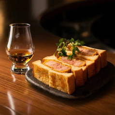 ウイスキーやカクテルと合わせて