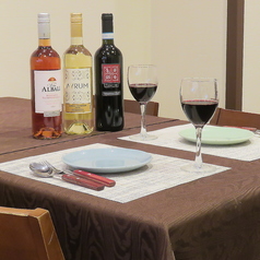 【イタリコ店内】落ち着いた雰囲気でゆったりとした時間を過ごして頂けます。席間隔も広く取っております。安心してお食事を楽しんでいただける空間作りに努めております。