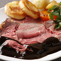 料理メニュー写真&nbsp;肉自慢のローストビーフ　ヨークシャープディング添え