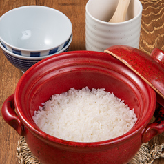 【炊きたての香りと甘みが広がる〆の名物】山形庄内産つや姫 土鍋ご飯 銀シャリ一合 800円(税込)の写真