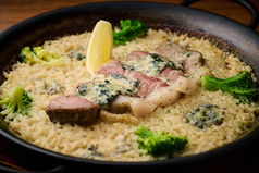 豚肩ロース肉とゴルゴンゾーラのクリームパエリア