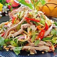 豚耳のサラダ./鶏肉のサラダ./鶏もみじサラダ.