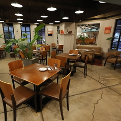 20名様~貸切OKです。着席時 60人、立食時 75人の収容が可能です。