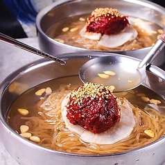 【イチオシ自信作!!】てっちゃん名物「特製黒冷麺」の写真