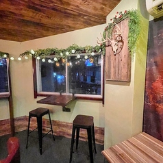 一番奥のカウンター席から中央駅方面を見る