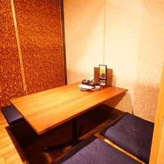 【3名様掘りごたつ個室】少人数でもご利用いただける個室も用意しております。気の合う仲間との飲み会や、デートにぴったりです♪