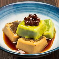 抹茶とほうじ茶の二色豆花（トウファ）