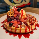 ホッとするやさしい味と見た目が華やかな「自家製アメリカンワッフル」でプチ贅沢な気分を味わって♪