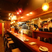 【気軽に訪れられるカウンター席】落ち着いた雰囲気のカウンター席はふらっと立ち寄るのに最適。駅も近いので仕事帰りや二軒目として利用するのもおすすめです！