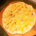 料理メニュー写真 ４種類のチーズを乗せたプレーンピッツァ・クワトロフォルマッジ