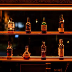 思わず目移りしてしまう種類豊富なウィスキーから選択を