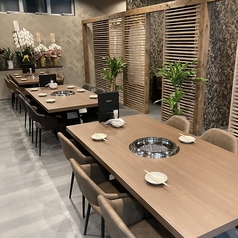 フロアテーブル　貸し切りで２０名～最大３０名まで可能！