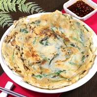 カリカリのチヂミは種類が豊富♪単品でも食べ放題でも！