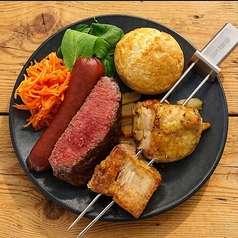 シュラスコミート４種のコンボプレート（牛・豚・鶏・ソーセージ）