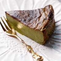 アート体験の後は♪こだわりの抹茶バスクチーズケーキ