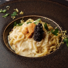 生雲丹とランプフィシュキャビアのレモンクリームパスタ