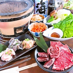 とろける但馬牛と新鮮なホルモンを炭火で香ばしく。