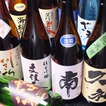 高知の地酒がずらり。お薦めや料理に合う銘柄など、気になることは何でも大将に相談して下さいね♪