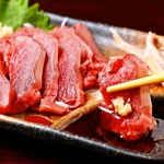 お酒に合う料理、多数ご用意ございます！琉球伝統の山羊料理では珍しいヤギの刺身や汁も味わえる◎