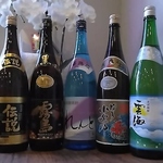 日本酒や焼酎、果実酒、カクテルなど豊富なドリンクメニューを取り揃えております♪