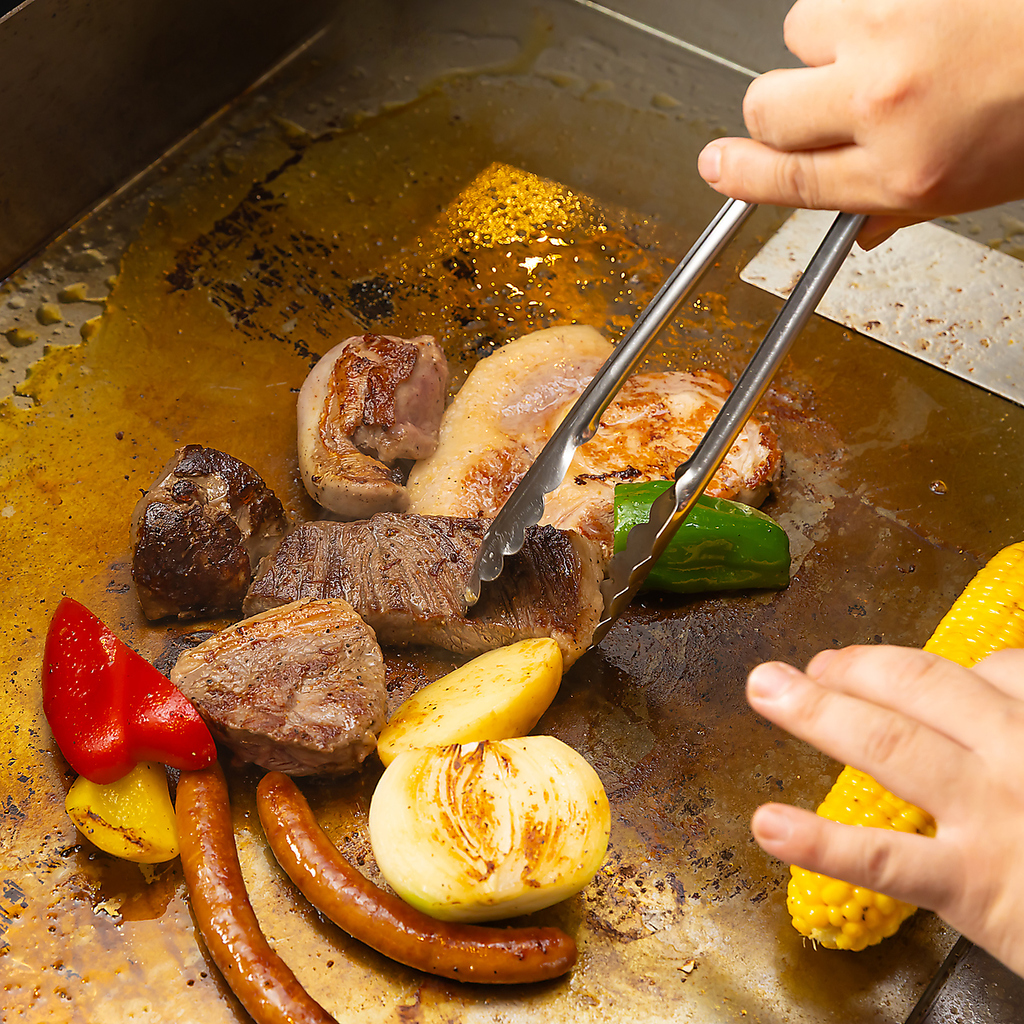 【こだわり抜いた食材をご提供致します】お酒に合う絶品の料理メニューを豊富にご用意しております。