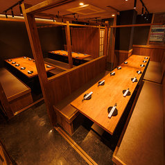 店貸切は最大80名様まで対応可能！会社の歓迎会や送別会、打ち上げ、同窓会、イベント利用などにも最適！貸切だからこそできる、自由度の高い宴会をお楽しみください！お店下見も承っております！