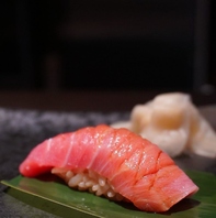 香り高くまろやか★伝統的な「赤シャリ」を使用！